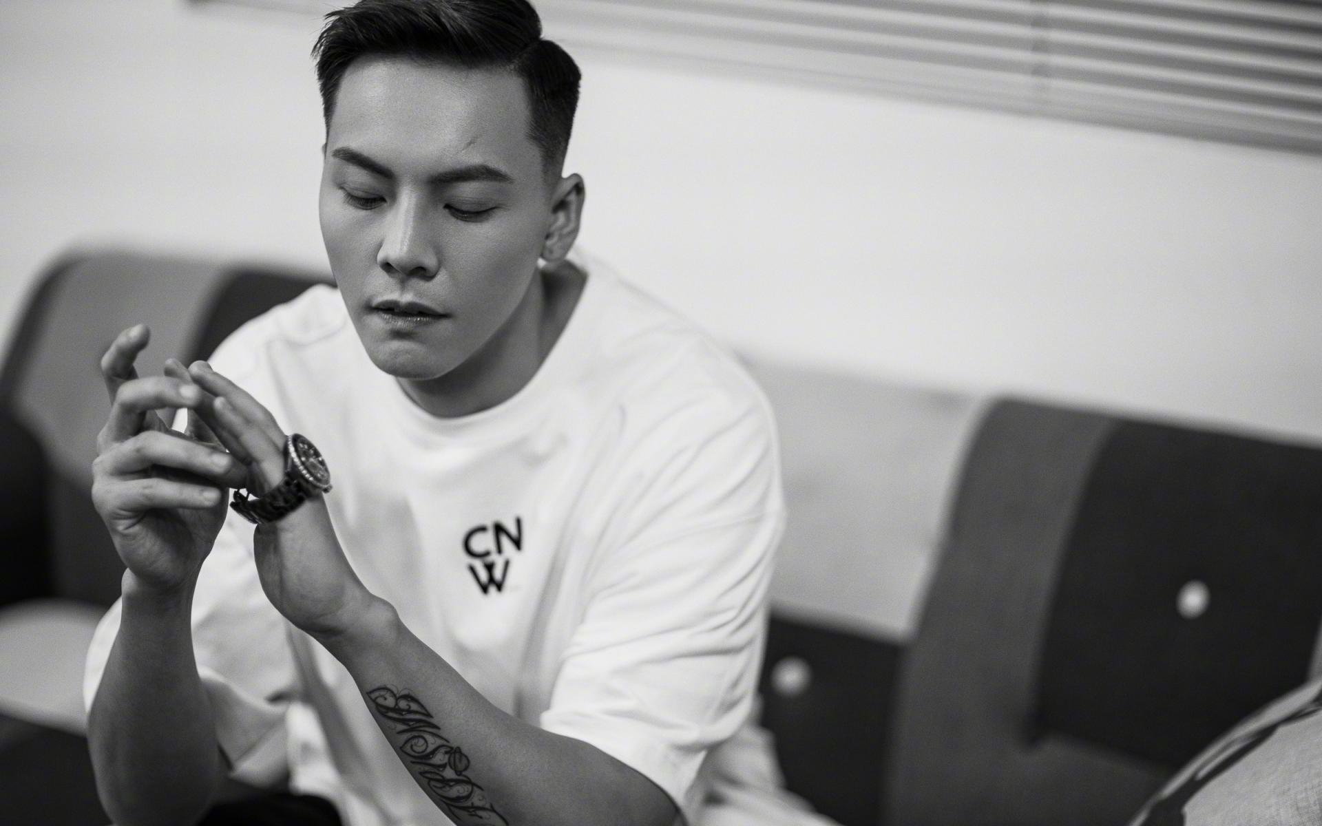 青少年足球主题文化节盛大举办，传播体育精神激励梦想，青少年足球宣传文案