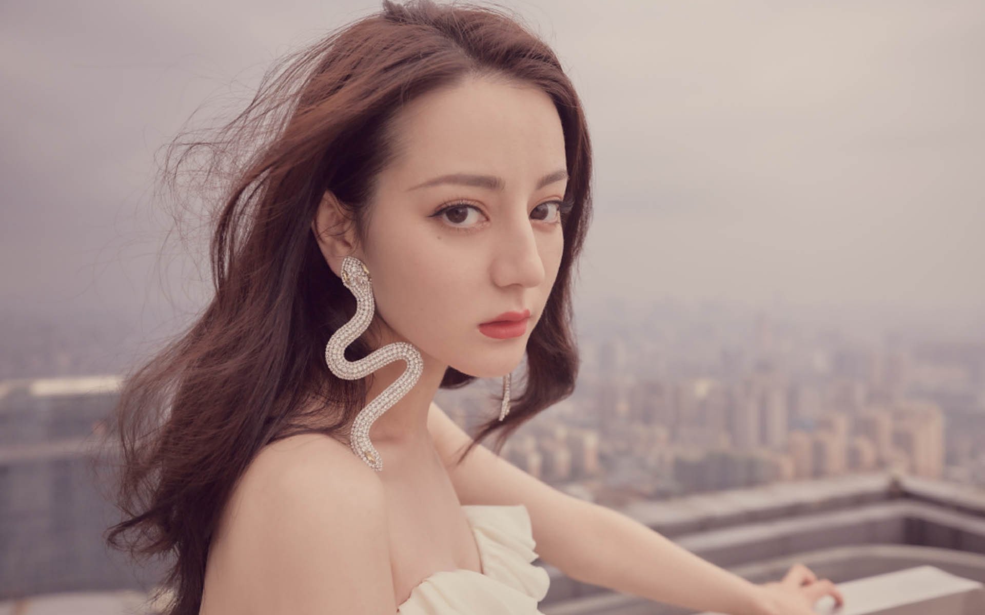 阿尔特塔在比赛中强调高位逼抢，增强球队压迫性，阿尔特塔执教水平