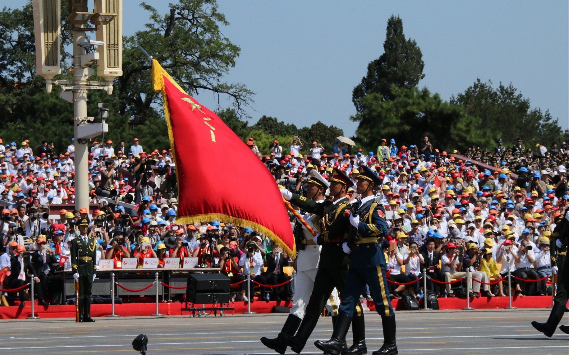 图穆亚通过精准的传球与突破，打破对手防线，穆拉德忠·图伊奇耶夫